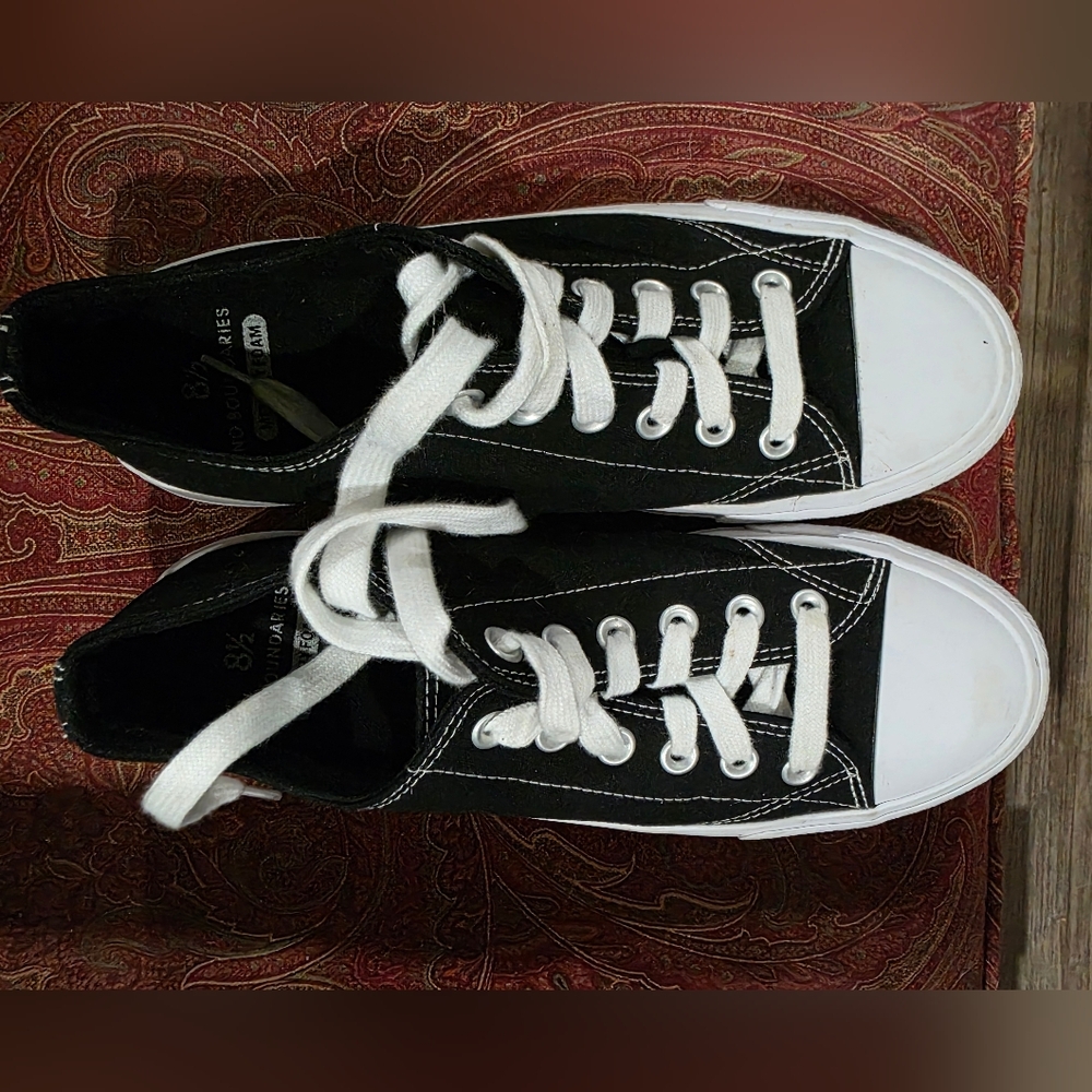 No Boundaries Men's Low Top Canvas Lace Up Sneaker 8.5